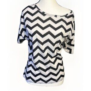 ALLOY Women’s Shirt White & Black Chevron Asymmetrical YK2 Blouse Sz XS